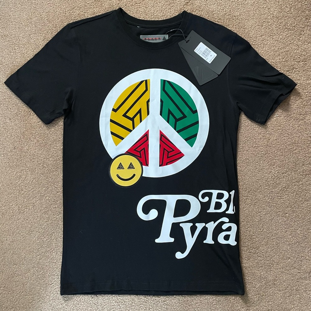 Black Pyramid BP “Peace” Streetwear T-Shirt Mens Size Medium (NWT) *Chris Brown*